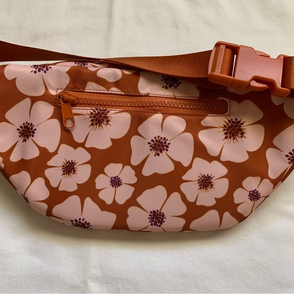 Fighting Eel Fanny Pack - Picture 3 of 6